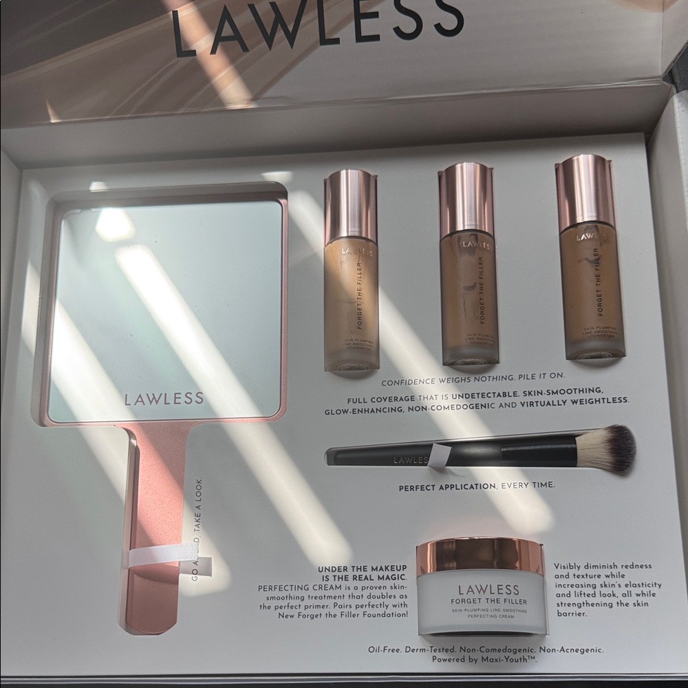 LAWLESS Beauty Set with Mirror and Brush